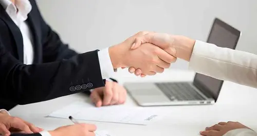  Юридичний супровід  контрактів з замовниками